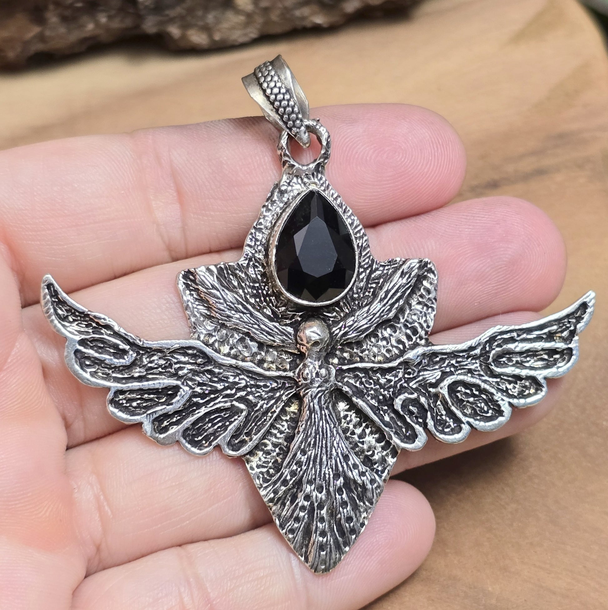 .925 Sterling Silber Anhänger, mystischer Engel mit schwarzem Spinell