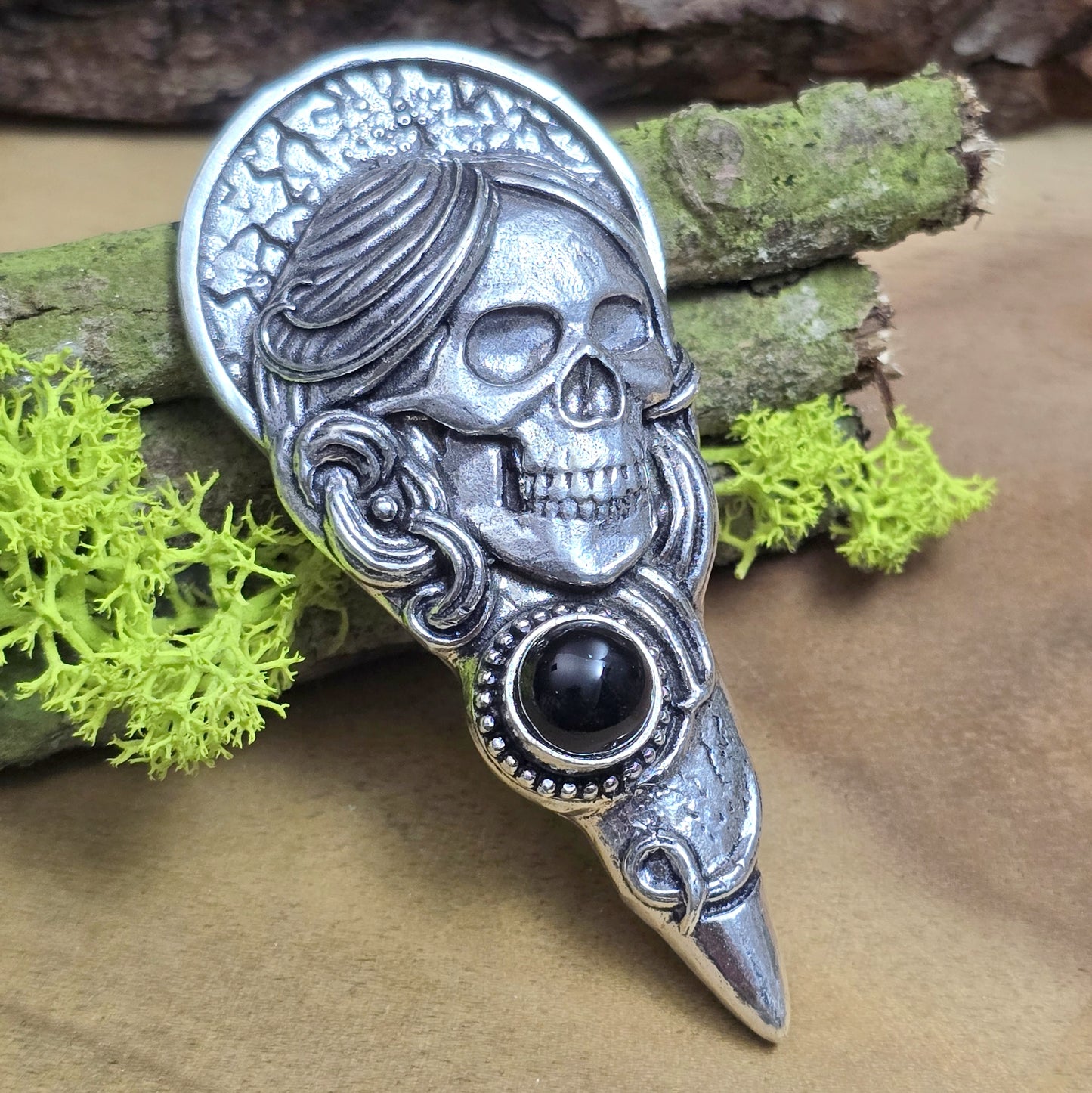 .925 Sterling Silber Anhänger, Santa Muerta, Totenkopf mit rundem schwarzem Onyx