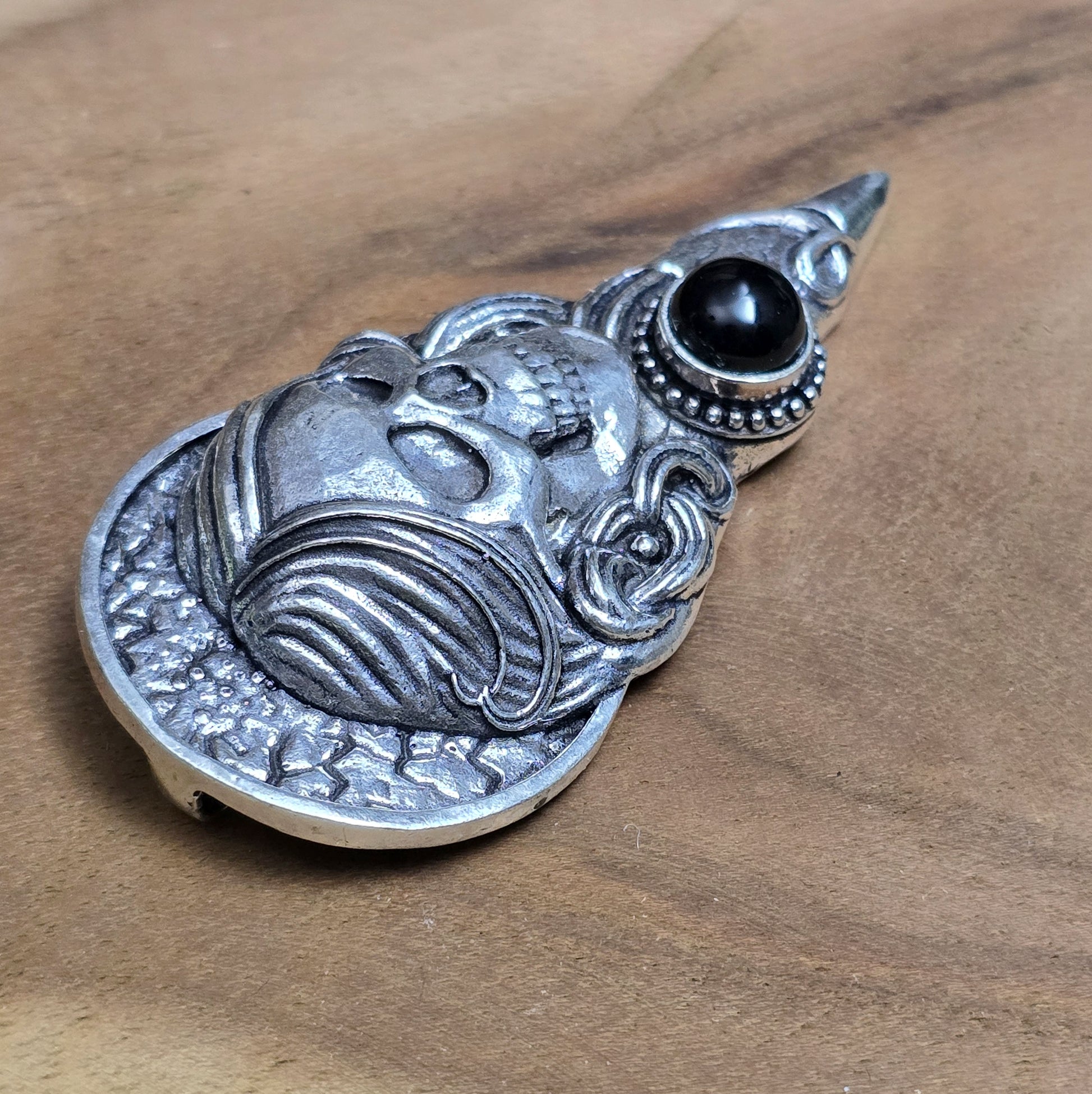 .925 Sterling Silber Anhänger, Santa Muerta, Totenkopf mit rundem schwarzem Onyx