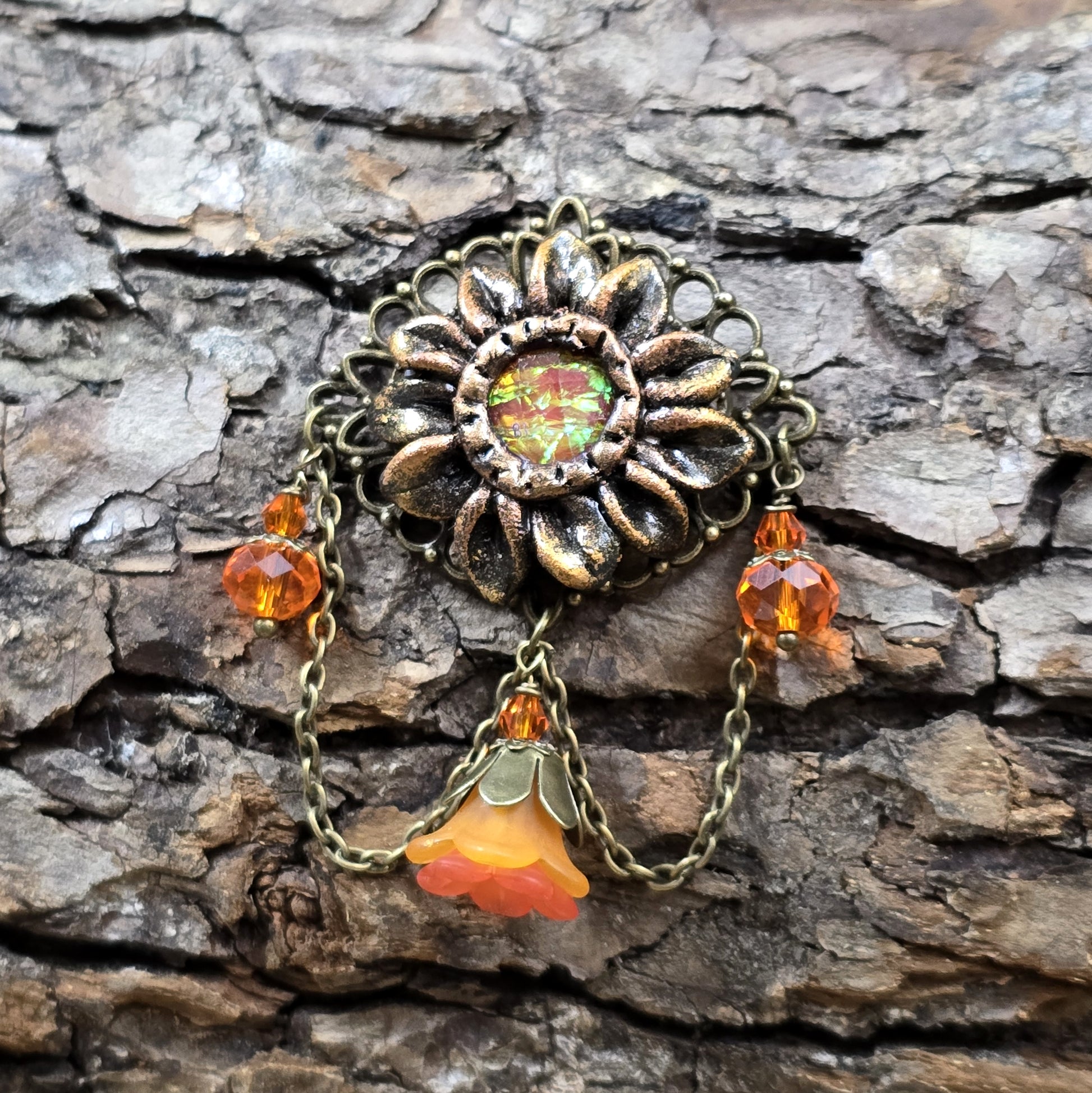 Brosche mit Sonnenblume aus Epoxy Clay, Nostalgie Design, Reversnadel, Anstecknadel, antik Bronze & Orange