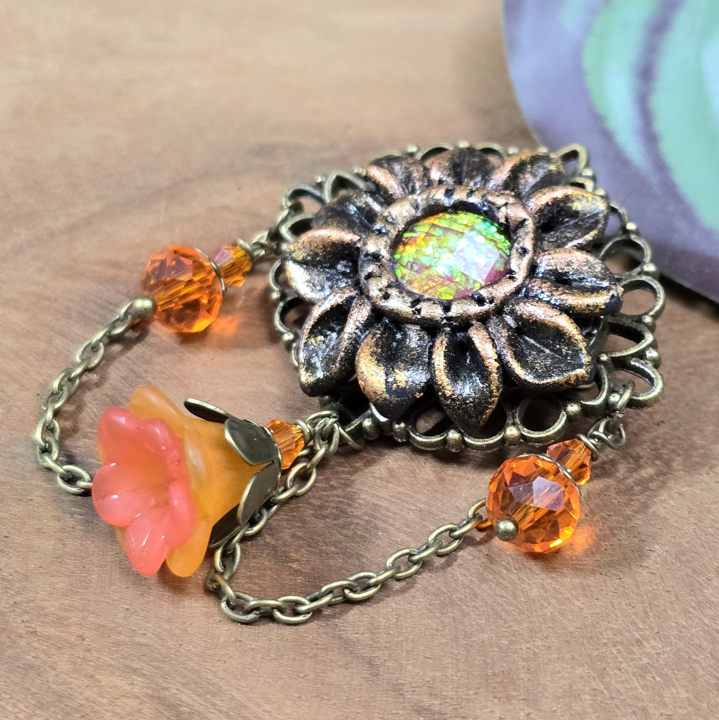 Brosche mit Sonnenblume aus Epoxy Clay, Nostalgie Design, Reversnadel, Anstecknadel, antik Bronze & Orange