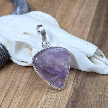 Anhänger .925 Sterling Silber mit großen, dreieckigen Amethyst, Kettenanhänger