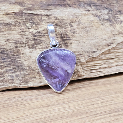 Anhänger .925 Sterling Silber mit großen, dreieckigen Amethyst, Kettenanhänger