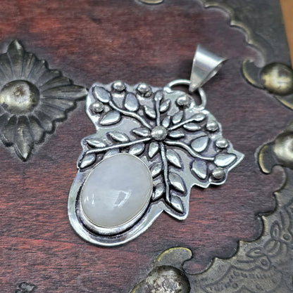 Jugendstil-Anhänger mit schimmerndem Mondstein aus .925 Sterling Silber – Eleganter Kettenanhänger für zeitlose Schönheit