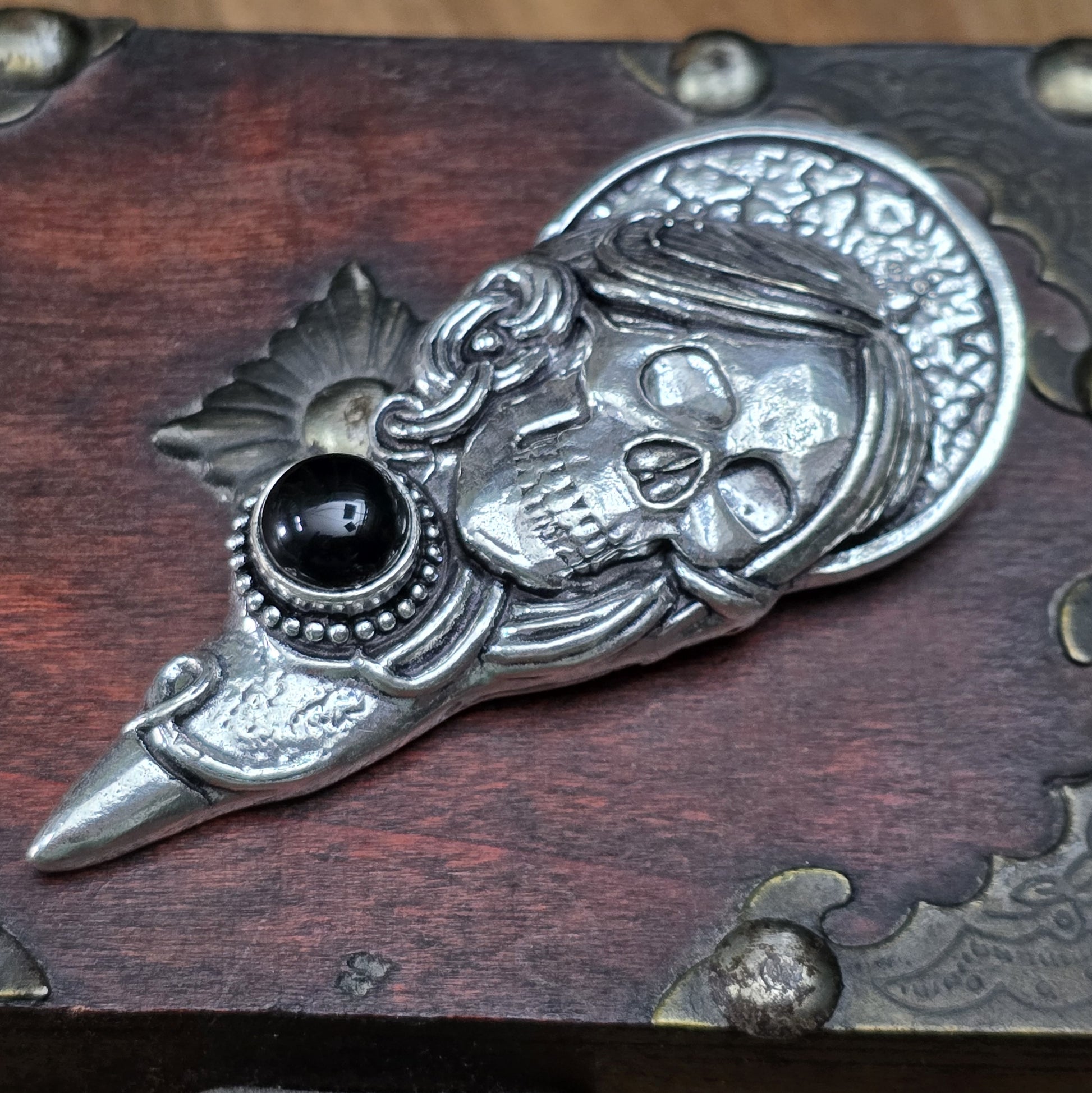 .925 Sterling Silber Anhänger Santa Muerta mit rundem, schwarzem Onyx, Kettenanhänger, Bikerschmuck, Damen & Herren