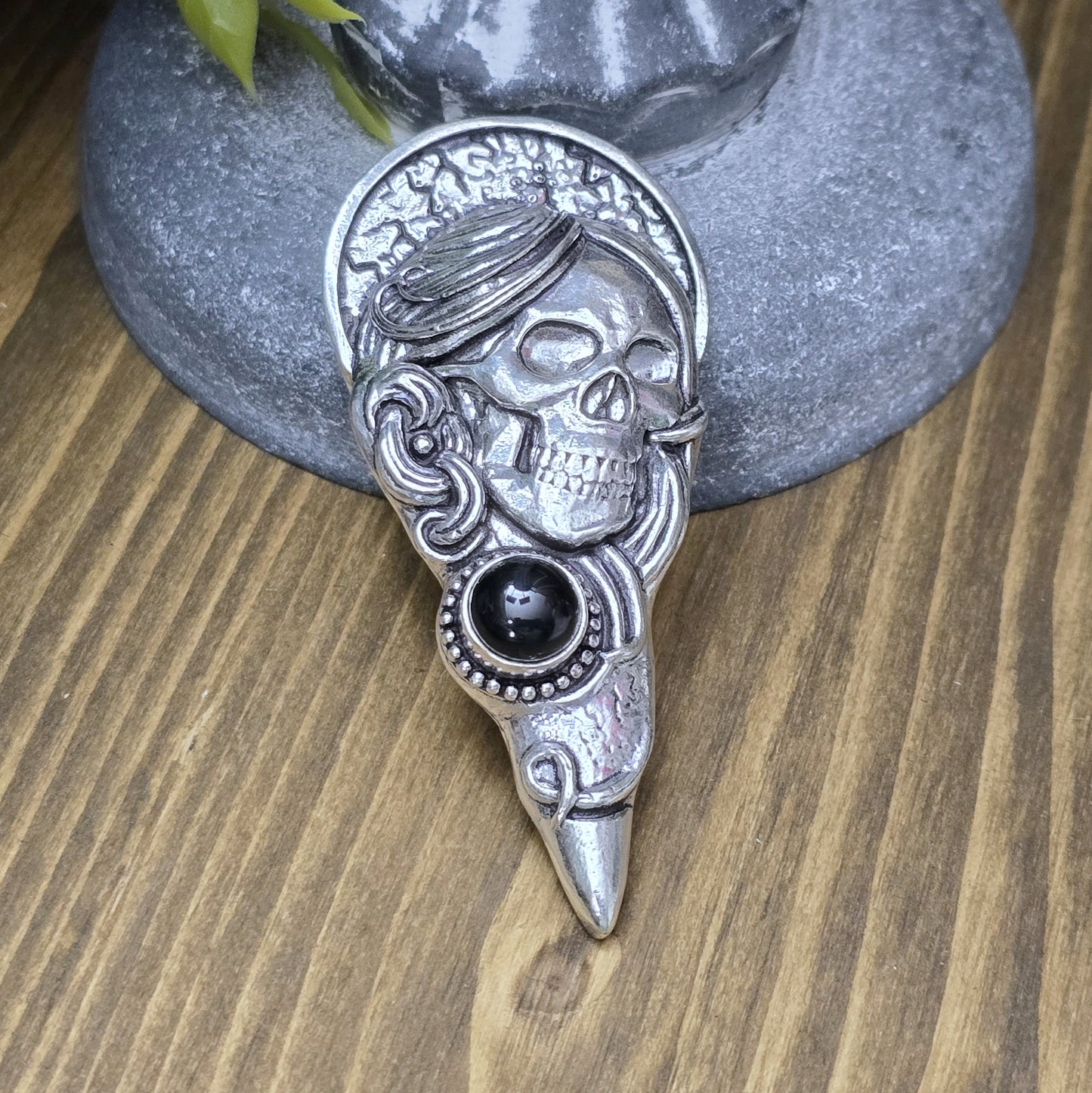 .925 Sterling Silber Anhänger Santa Muerta mit rundem, schwarzem Onyx, Kettenanhänger, Bikerschmuck, Damen & Herren