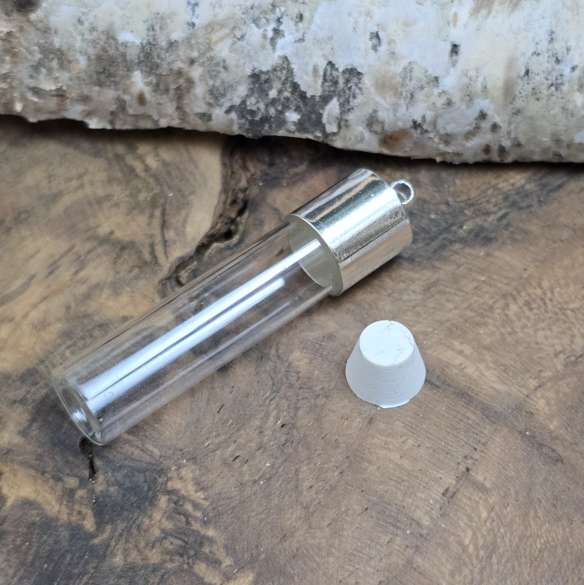 Anhänger Phiole aus Glas zur Aufbewahrung von Asche (Tierurne), Haare, Milchzähne, Sand und anderen Erinnerungen.
