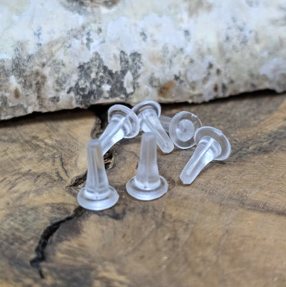 Silikonschutz für Ohrstecker in der Nahaufnahme