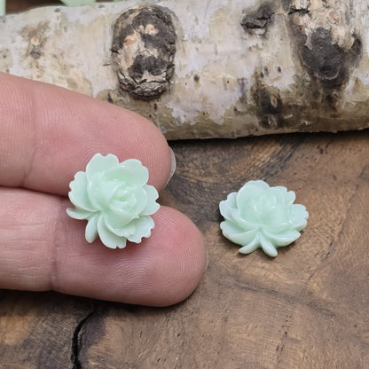 4 Cabochons Rosenblüte – 14mm – Mint – Sanfte Akzente für deine Schmuckkreationen 🌿🌹