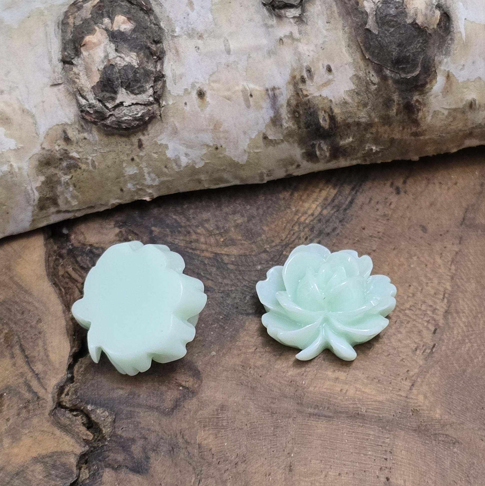 4 Cabochons Rosenblüte – 14mm – Mint – Sanfte Akzente für deine Schmuckkreationen 🌿🌹