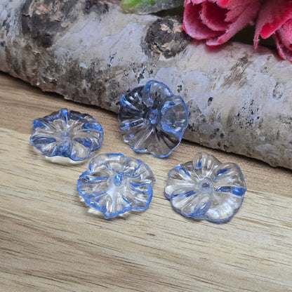 Diese transparenten Blumenperlen aus Acryl mit einem Durchmesser von 17 mm sind perfekt für deine kreativen Projekte! Ideal für Schmuck, Makramee und Dekorationen. Ihre schimmernde Oberfläche bringt blumigen Flair und ist eine wunderbare Ergänzung für Hochzeiten, Sommerfeste und andere festliche Anlässe.