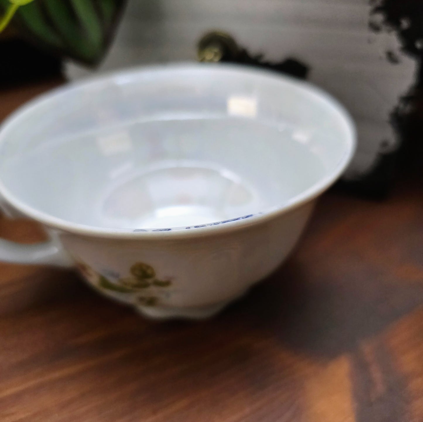 Jarolina Vintage Sammelgedeck (1970er): Lusterware mit Rosen & Golddekor – Tasse, Untertasse, Teller – stilvoll & romantisch!