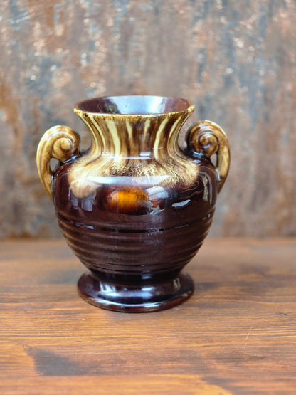 Vintage Jasba Vase aus glasiertem Steinzeug in Braun-Beige mit Laufglasur und zwei Henkeln, 15 cm hoch, dekorativ für Zweige und Trockenblumen.
