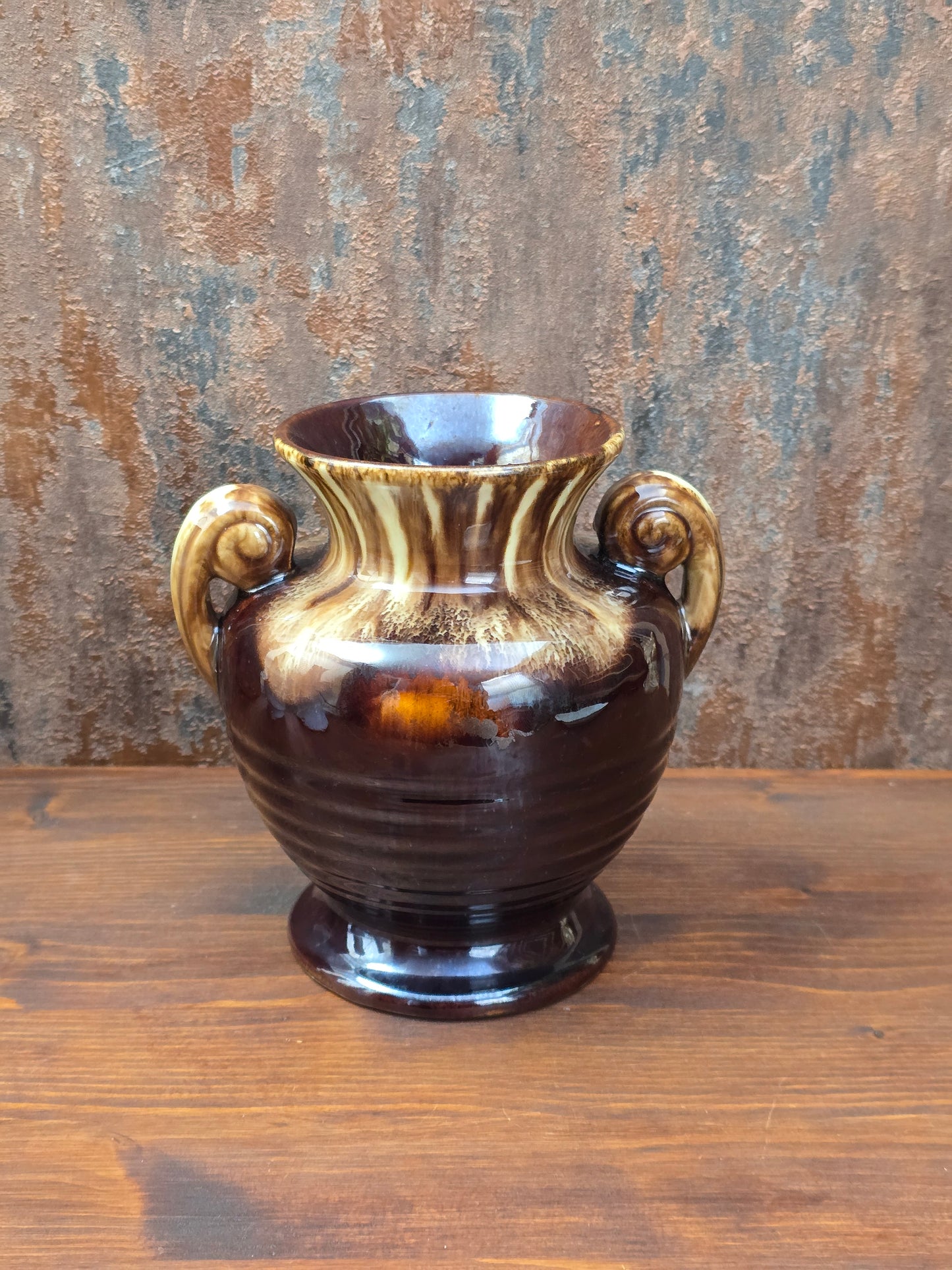Vintage Jasba Vase aus glasiertem Steinzeug in Braun-Beige mit Laufglasur und zwei Henkeln, 15 cm hoch, dekorativ für Zweige und Trockenblumen.