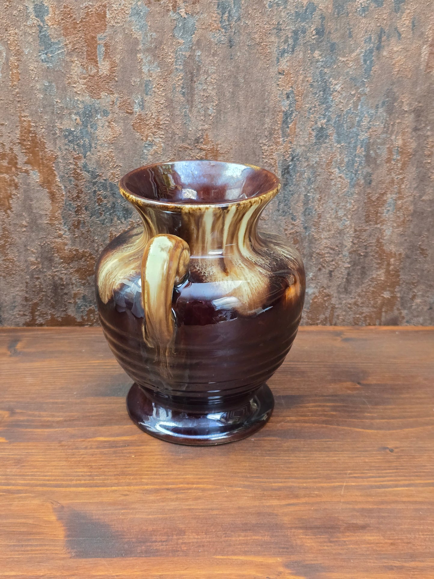 Vintage Jasba Vase aus glasiertem Steinzeug in Braun-Beige mit Laufglasur und zwei Henkeln, 15 cm hoch, dekorativ für Zweige und Trockenblumen.