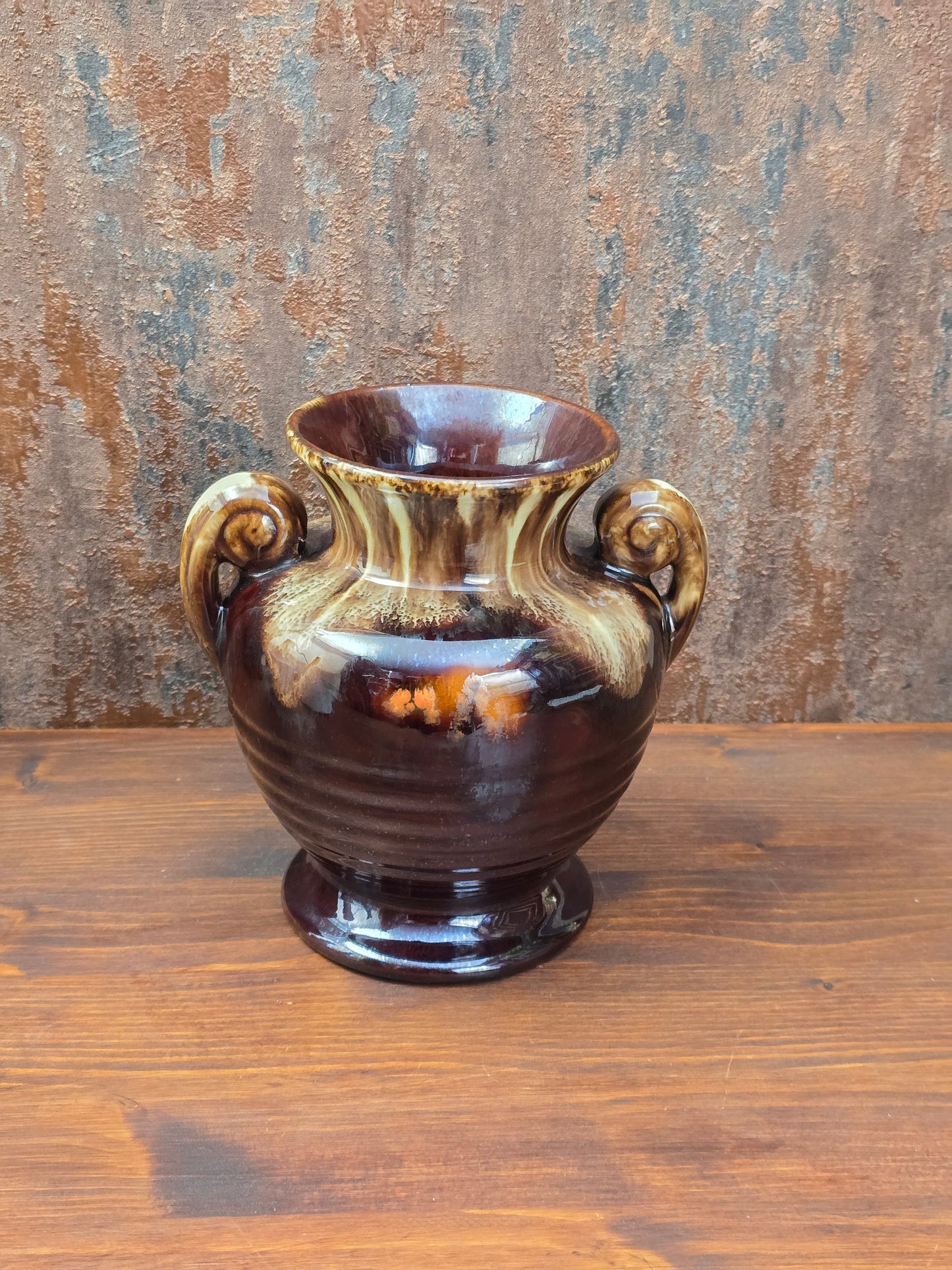 Vintage Jasba Vase aus glasiertem Steinzeug in Braun-Beige mit Laufglasur und zwei Henkeln, 15 cm hoch, dekorativ für Zweige und Trockenblumen.