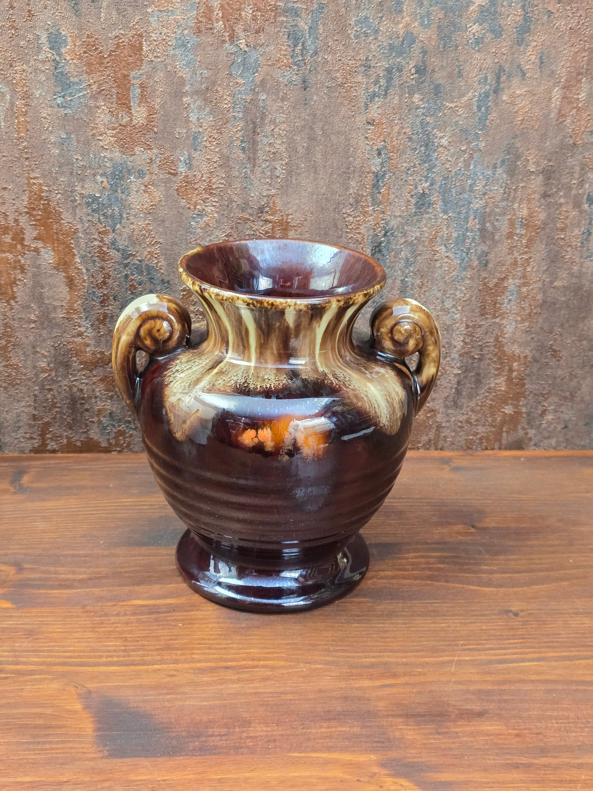 Vintage Jasba Vase aus glasiertem Steinzeug in Braun-Beige mit Laufglasur und zwei Henkeln, 15 cm hoch, dekorativ für Zweige und Trockenblumen.