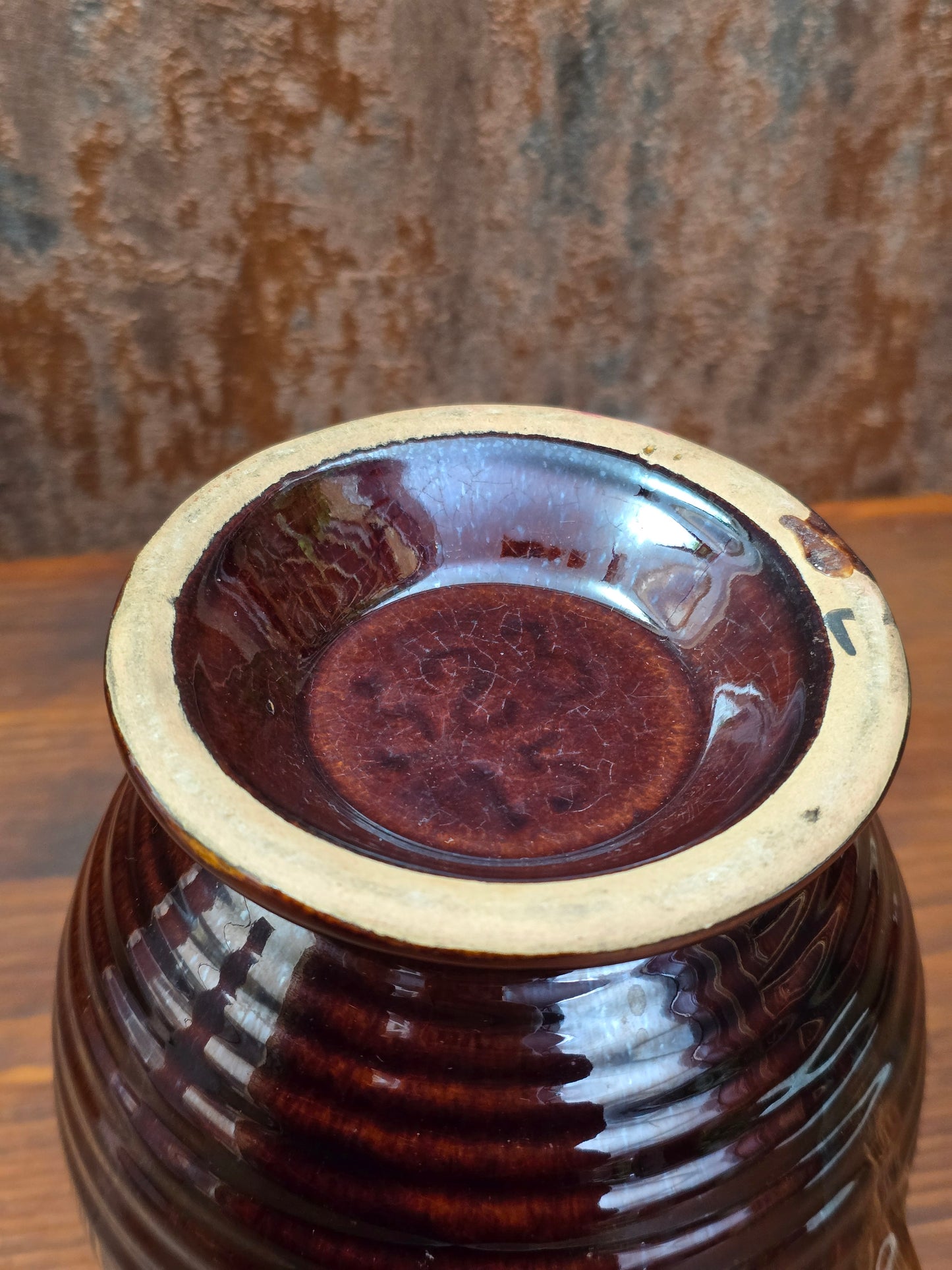 Vintage Jasba Vase aus glasiertem Steinzeug in Braun-Beige mit Laufglasur und zwei Henkeln, 15 cm hoch, dekorativ für Zweige und Trockenblumen.