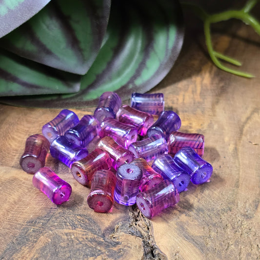 20 bunte Glasperlen in Walzenform, 9 mm – für farbenfrohen DIY-Schmuck, Armbänder & kreative Projekte. Transparent, lackiert in Lila, Orange, Pink.