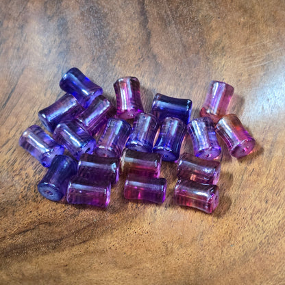 20 bunte Glasperlen in Walzenform, 9 mm – für farbenfrohen DIY-Schmuck, Armbänder & kreative Projekte. Transparent, lackiert in Lila, Orange, Pink.