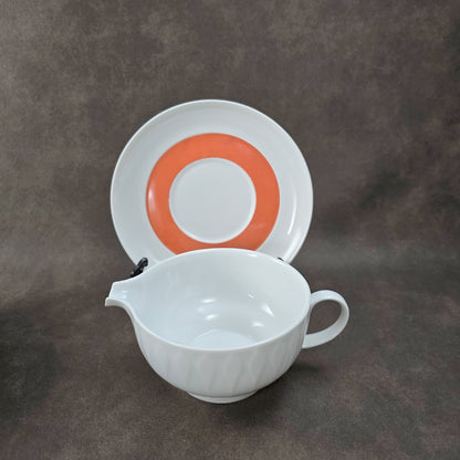 Zweier-Set Thomas Lanzette Saucieren aus den 1970ern mit Untertellern und kräftigem Pop-Art-Dekor in Orange.