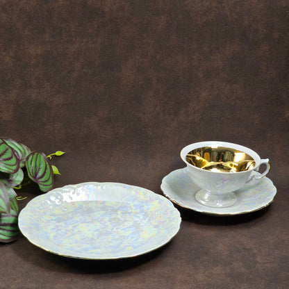 3-teiliges Walbrzych Gedeck aus den 1970ern: Weiß, Goldrand & Lusterware-Schimmer. Sehr guter Zustand, perfekter Vintage-Charme für Sammler und Teestunden.