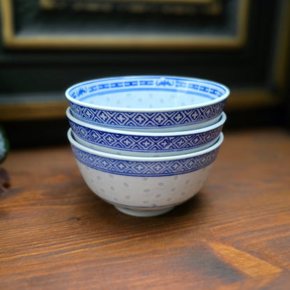 3 Tienshan Schalen „Chinese Blue“ – florale & Drachen-Motive, Porzellan aus Jingdezhen (1970s) – Vintage-Flair & China-Charme für deinen Tisch.