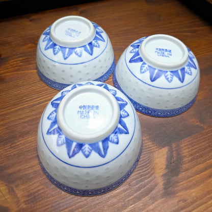 3 Tienshan Schalen „Chinese Blue“ – florale & Drachen-Motive, Porzellan aus Jingdezhen (1970s) – Vintage-Flair & China-Charme für deinen Tisch.