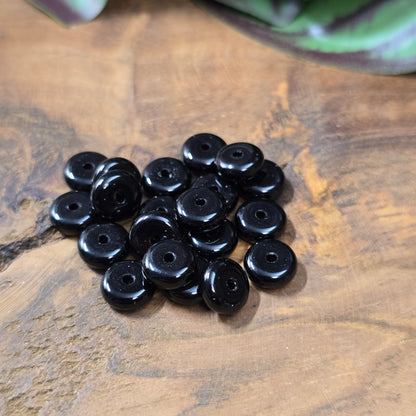 40 Glasperlen in Rädchenform, schwarz opak, ca. 8 mm – vielseitiges DIY-Schmuckzubehör für Ketten, Armbänder, Ohrschmuck und kreative Projekte.
