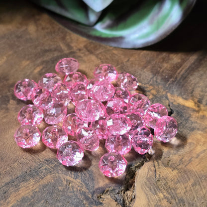50 facettierte Acrylperlen in Ufoform – ideal für leichten, funkelnden DIY-Schmuck. In 5 Farben. Kristalloptik für kleines Budget! Rosa