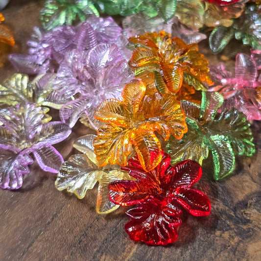 30 transparente Acrylperlen in Hornveilchenform, bunter Farbmix, 22 mm, ideal für Schmuck, DIY, Deko & Hochzeitsdesigns.