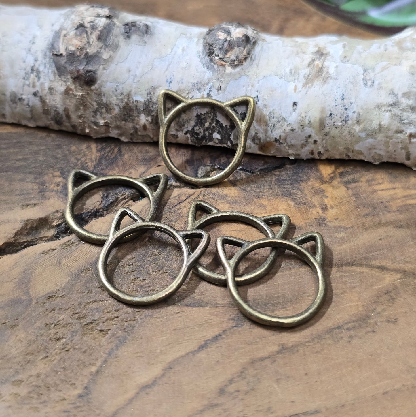 Antik bronzefarbene Verbindungsringe mit Katzenohren, 17mm, 5er-Set für Schmuckdesign und DIY