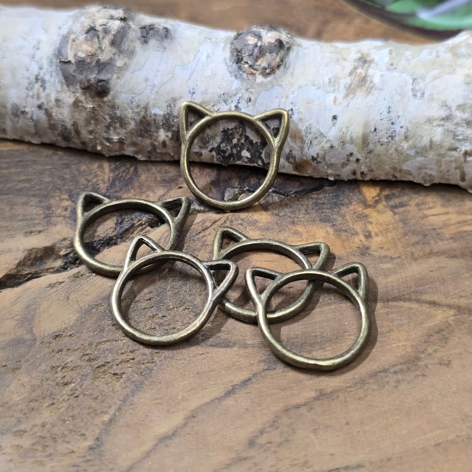 Antik bronzefarbene Verbindungsringe mit Katzenohren, 17mm, 5er-Set für Schmuckdesign und DIY