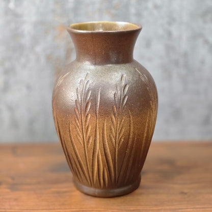Vintage Art-Déco-Vase, braun gespritzt mit plastischem Ährenrelief, H 21 cm, Ø 12,5 cm, innen glänzend braun, wahrscheinlich Nordböhmen 1930er.
