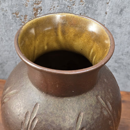 Vintage Art-Déco-Vase, braun gespritzt mit plastischem Ährenrelief, H 21 cm, Ø 12,5 cm, innen glänzend braun, wahrscheinlich Nordböhmen 1930er.