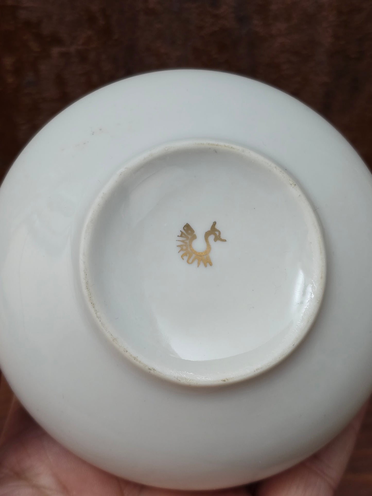 Kleine deutsche Porzellandose von Bareuth mit Lüneburger Heide Schneverdingen Motiv, rund mit Golddekor, 1960er–1970er Jahre, dekorative Schmuckdose.