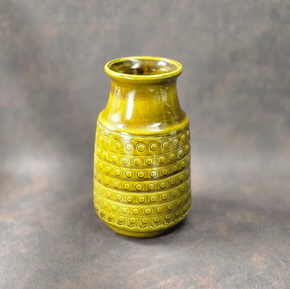 Bay Keramik Vase 519-17 in Olivgrün, 1970er West German Pottery mit Reliefdekor, Vintage-Vase mit kleinen Chips, dekoratives Sammlerstück.