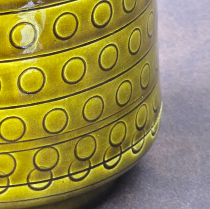 Bay Keramik Vase 519-17 in Olivgrün, 1970er West German Pottery mit Reliefdekor, Vintage-Vase mit kleinen Chips, dekoratives Sammlerstück.