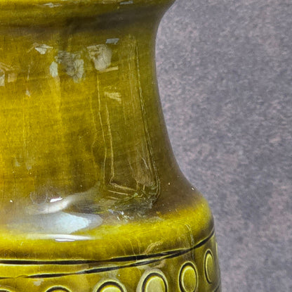 Bay Keramik Vase 519-17 in Olivgrün, 1970er West German Pottery mit Reliefdekor, Vintage-Vase mit kleinen Chips, dekoratives Sammlerstück.