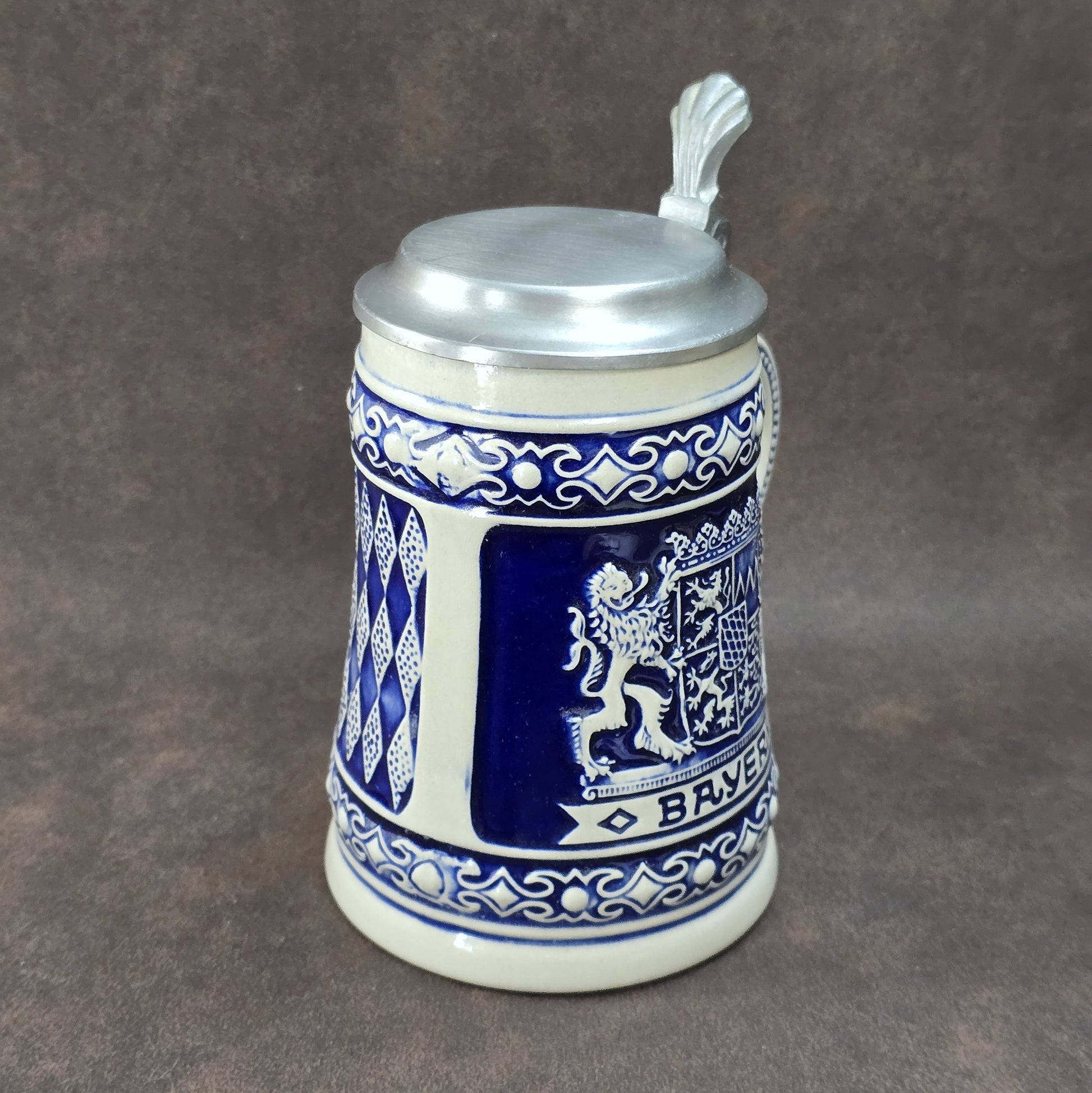 Bayerischer Bierseidel mit Zinndeckel, Steinzeug blau-weiß, GERZ West Germany Vintage 1960er–1970er.