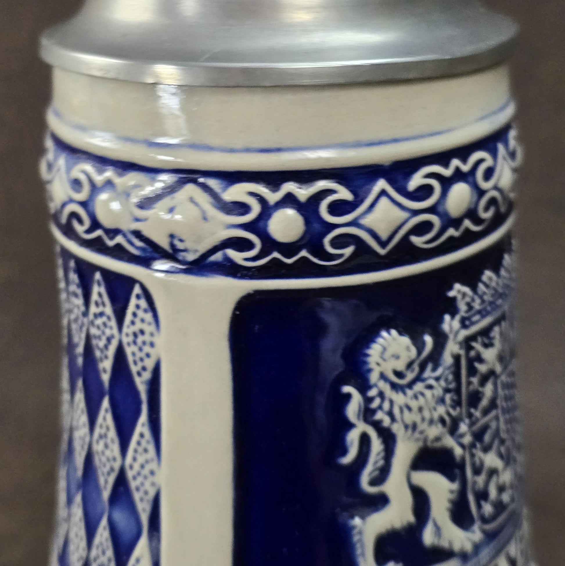 Bayerischer Bierseidel mit Zinndeckel, Steinzeug blau-weiß, GERZ West Germany Vintage 1960er–1970er.