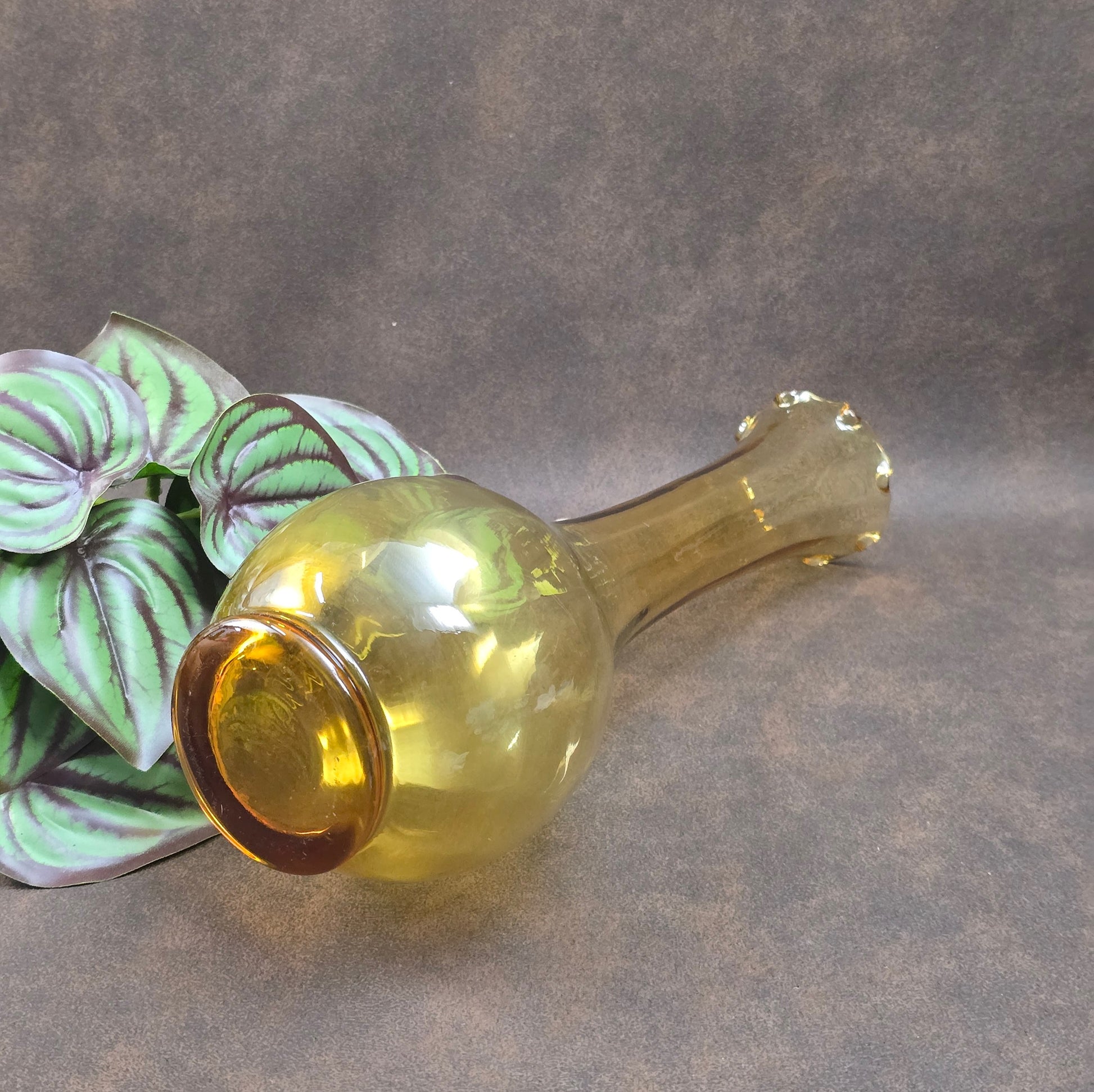 Vintage Lauscha Vase, bernsteinfarben, 70er Jahre DDR. Mundgeblasen mit Rüschenrand. Für Retro-Wohnungen, Sammler & Liebhaber handgefertigten Glases.