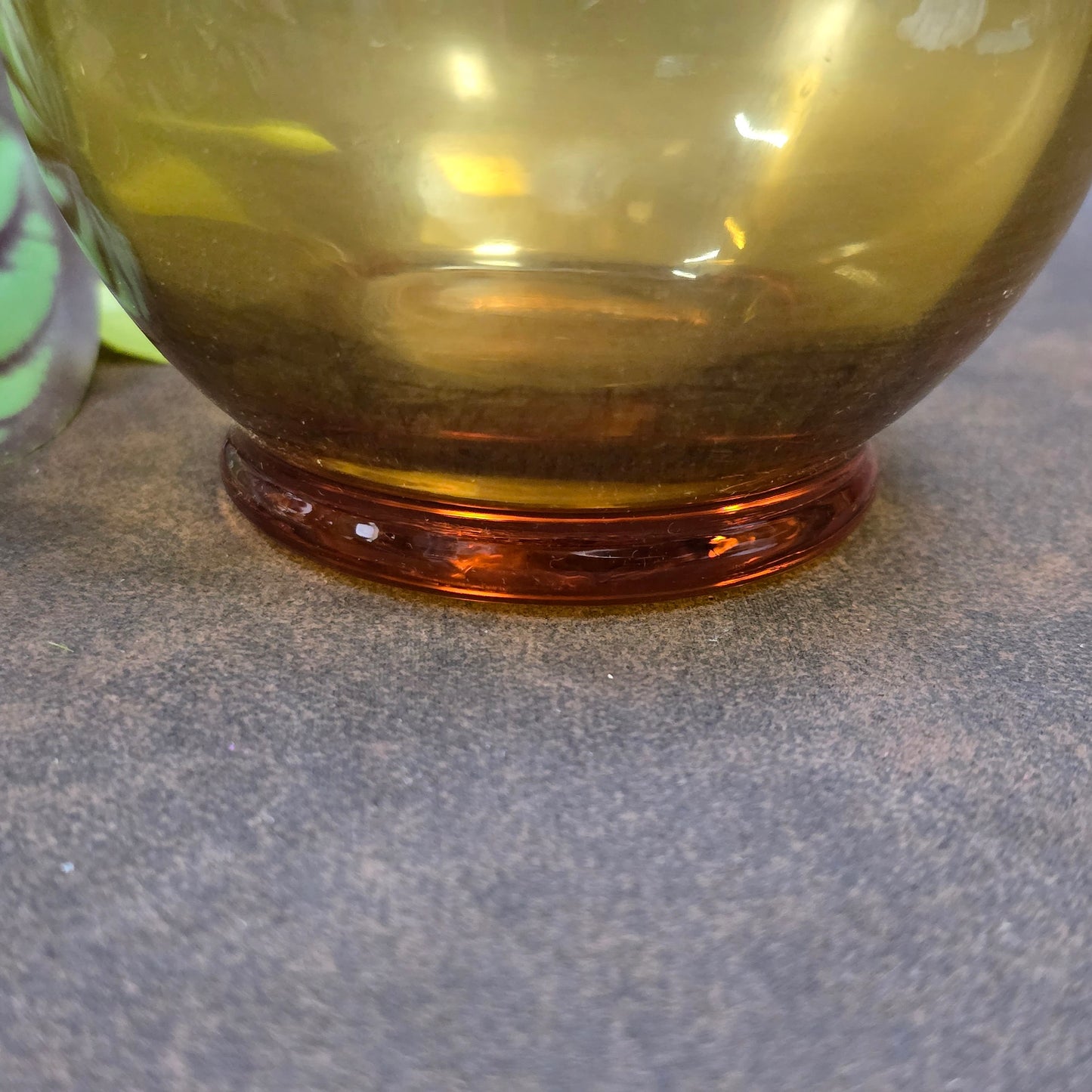 Vintage Lauscha Vase, bernsteinfarben, 70er Jahre DDR. Mundgeblasen mit Rüschenrand. Für Retro-Wohnungen, Sammler & Liebhaber handgefertigten Glases.
