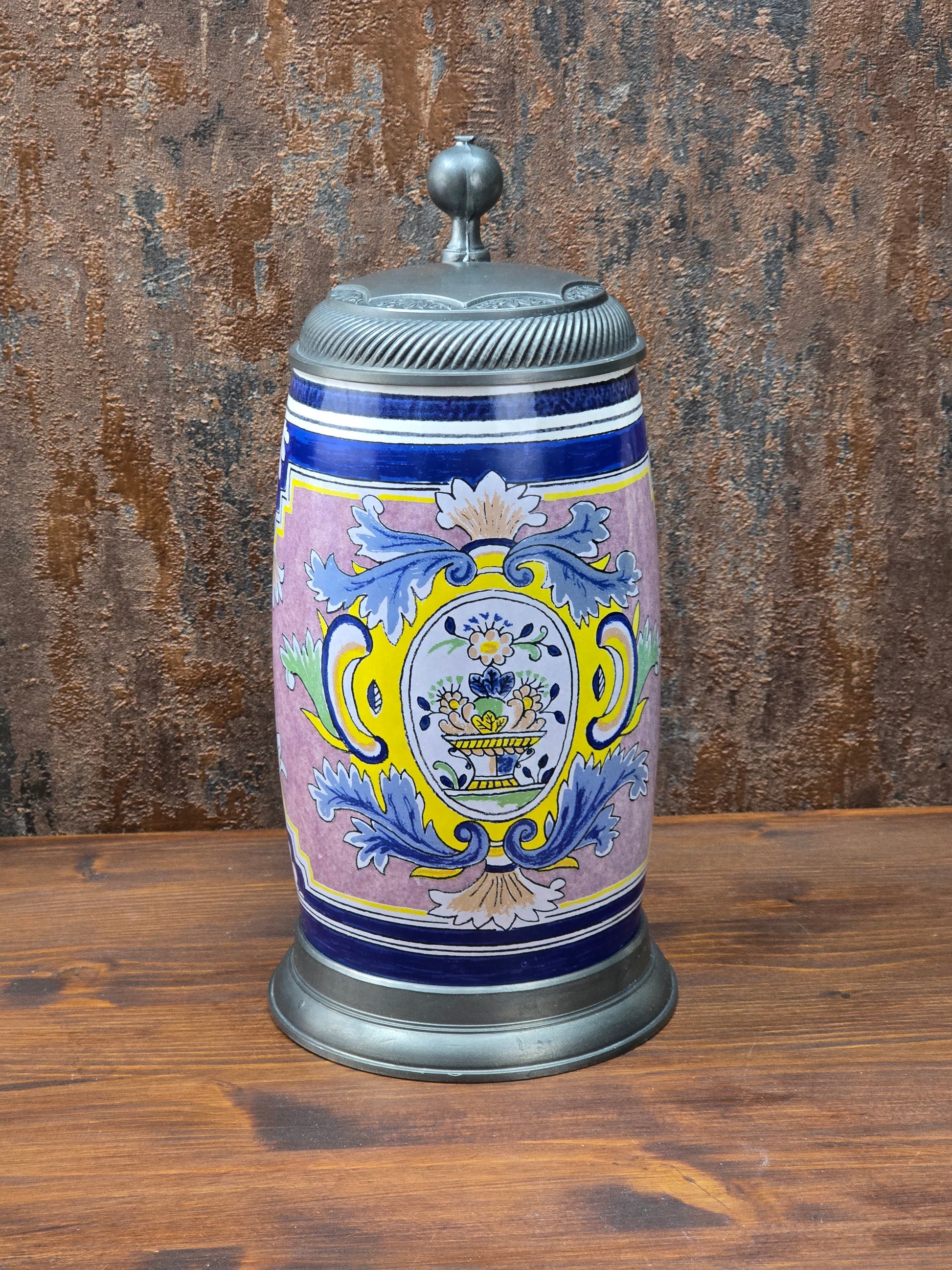 Historischer ALWE Bierkrug von 1989 mit Zinndeckel, 1 Liter Fassungsvermögen, florales Dekor, gefertigt in West Germany für Binding.