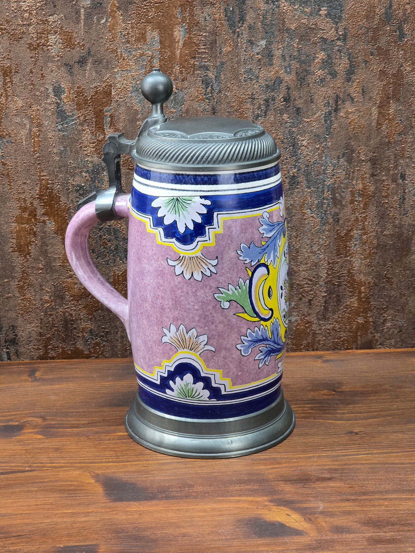 Historischer ALWE Bierkrug von 1989 mit Zinndeckel, 1 Liter Fassungsvermögen, florales Dekor, gefertigt in West Germany für Binding.