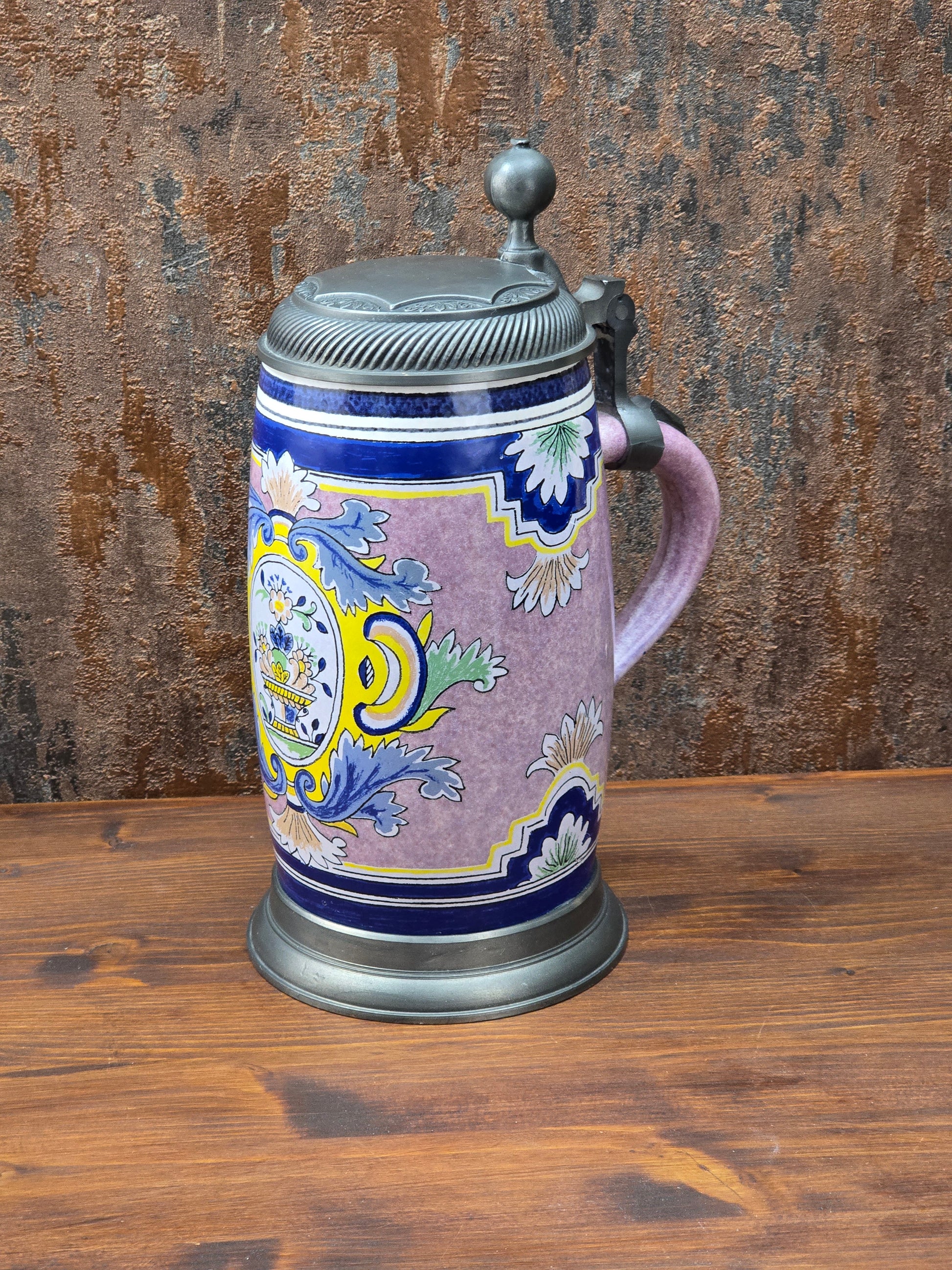 Historischer ALWE Bierkrug von 1989 mit Zinndeckel, 1 Liter Fassungsvermögen, florales Dekor, gefertigt in West Germany für Binding.