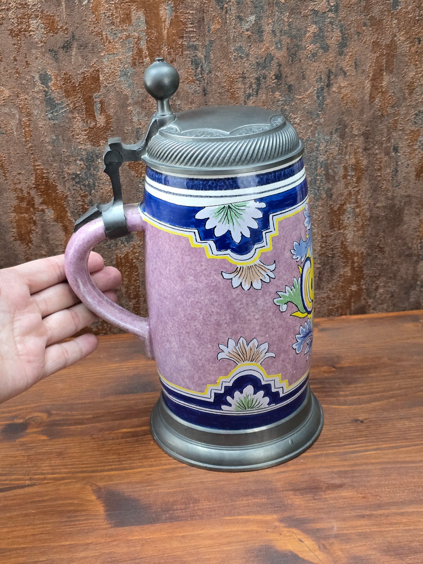 Historischer ALWE Bierkrug von 1989 mit Zinndeckel, 1 Liter Fassungsvermögen, florales Dekor, gefertigt in West Germany für Binding.