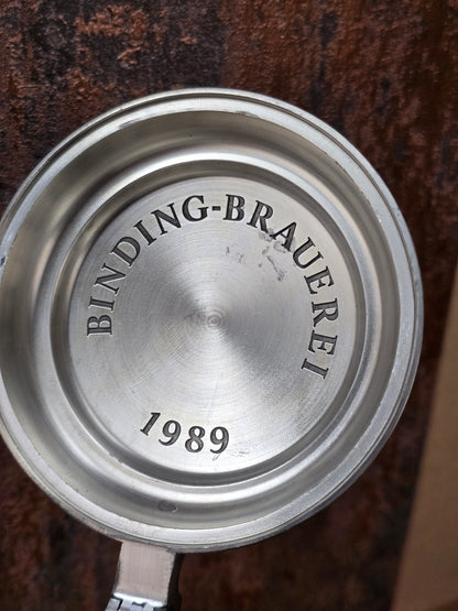 Historischer ALWE Bierkrug von 1989 mit Zinndeckel, 1 Liter Fassungsvermögen, florales Dekor, gefertigt in West Germany für Binding.