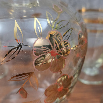 Elegantes Vintage-Likörset aus böhmischem Glas mit handbemalter Emailmalerei und Golddekor, 1950er–1960er Jahre, aus Haida, Tschechoslowakei.