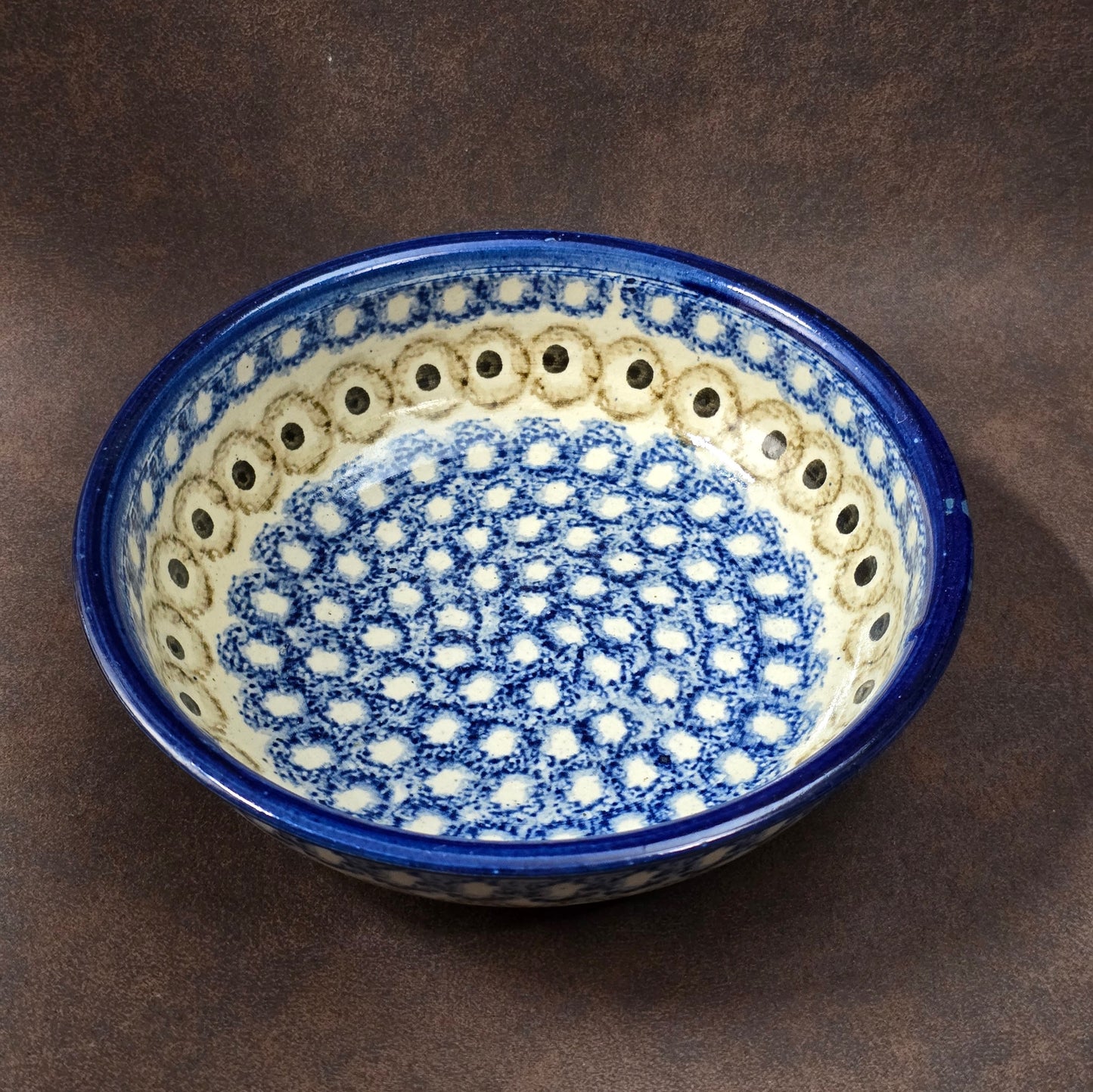 Bunzlauer Keramikschale aus den 1970er Jahren mit blauem Schwämmeldekor, runde Form, 18 cm Durchmesser, Vintage-Küchenkeramik